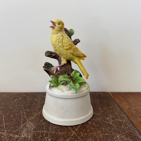 Vintage TOYO Canary Bird Porcelain Music Box The Way We Were 1984 Figurine - Picture 1 of 6